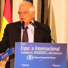 El ministro de Exteriores, Josep Borrell, durante un almuerzo informativo esta mañana en Madrid.-ROGER PI DE CABANYES (ACN)