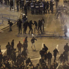 Un momento de los disturbios del pasado 22 de marzo en Madrid.-Foto: FERNANDO ALVARADO / EFE