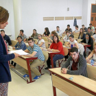Alumnos de Valladolid antes de realizar las Pruebas de Acceso a la Universidad.-J. M. LOSTAU