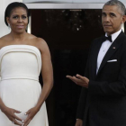 Michelle Obama escoge un traje de Brandon Maxwell, el diseñador favorito de Lady Gaga.-AP / MANUEL BALCE CENETA