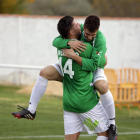 Dos jugadores del San José celebran un gol en Garray.-DIEGO MAYOR