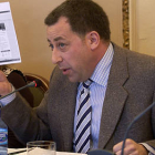 Ángel Núñez solicitando la dimisión de Pardo en el Pleno de ayer. / ÚRSULA SIERRA-