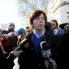 El pequeño Nicolás, a la salida de los juzgados de la plaza de Castilla de Madrid, el pasado diciembre. x-/ PERIODICO (JUAN MANUEL PRATS)
