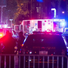 Policías y equipos de emergencia, en el lugar de la explosión, en la calle 23 con la Sexta Avenida, en el barrio de Chelsea (Nueva York).-AFP / BRYAN R. SMITH