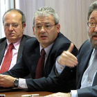 El médico Enrique Delgado, el gerente José Antonio Martínez y el delegado de la Junta, Carlos de la Casa. / JCYL-