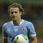 Forlán se retiró de la selección mucho antes de dejar el fútbol, en el 2015.-AP