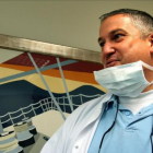 El dentista Van Nierop en su consulta en una foto del 2009.-AP / CHRISTOPHE MASSON