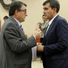El portavoz del PNV, Aitor Esteban, conversa con el secretario de Estado de Relaciones con las Cortes, José Luis Ayllón-JOSE LUIS ROCA