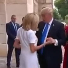 Así ha sido el apretón de manos de Trump a la esposa de Macron.-TWITTER