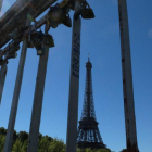 La torre Eiffel.-BERTRAND COMBALDIEU