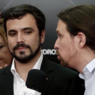 Alberto Garzón y Pablo Iglesias en un acto en el Palacio de Cibeles de Madrid.-EFE / JAVIER LIZÓN