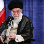El ayatolá Alí Jamenei en una reunión con miembros del Gobierno iraní el 23 de mayo.-/ OFICINA DEL LÍDER SUPREMO IRANÍ (AFP)