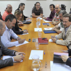 Responsables sindicales junto a los directores de la Junta./ J. G. -