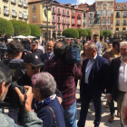 Los concejales de Cs en Burgos llegan escoltados al Ayuntamiento entre gritos de fuera, fuera.-EUROPA PRESS