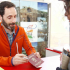La oficina de turismo comenzó a repartir los pasaportes a Tierras Altas-M.T.