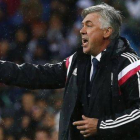 Ancelotti da órdenes durante un partido del Madrid.-Foto: REUETRS / ANDREA COMAS