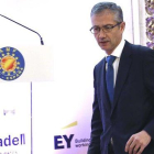 El gobernador del Banco de España, Pablo Hernández de Cos, este lunes en la asamblea de la Asociación de Mercados Financieros.-DAVID CASTRO