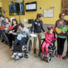 Cadena humana en el Centro Estatal de Burgos en el Día de las Enfermedades Raras.-ICAL