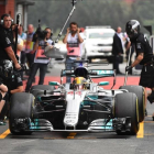 Lewis Hamilton, con su Mercedes, en la segunda sesión de entrenamientos en Spa-AP / EMMANUEL DUNAND