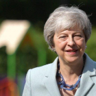 Theresa May, este jueves, a su llegada al colegio electoral para votar en las europeas, en Londres.-AFP