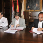 Santamaría, Mínguez y Rey, ayer, durante la firma del acuerdo.-VALENTÍN GUISANDE