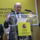 Guindos ha descartado que la entrada de las grandes empresas tecnológicas como Google o Amazon en el sector financiero suponga un peligro.-JOSE MANUEL PRATS