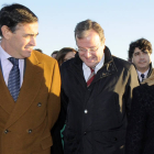 Antonio Pardo junto a Silván y a Ana Pastor, en la inauguración de la Almazán-Sauquillo. / VALENTÍN GUISANDE -