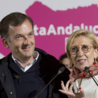 La líder de UPyD, Rosa Díez, y el candidato a la presidencia de la Junta, Martín de la Herrán (i).-Foto: EFE
