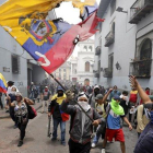 Manifestantes protestan contra el presidente Lenin Moreno y sus políticas económicas durante una marcha en Quito.-CARLOS NORIEGA (AP)