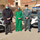 Latorre, Barcones, Del Castillo y Velarde posan con dos de los nuevos vehículos incorporados a la Guardia Civil de Soria. HDS