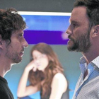 Paco León se encara con Juan Pablo Raba en una escena de ’Siete años’.-NETFLIX