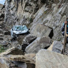Cinco guardias civiles expertos en rescate de montaña se desplazan a Nepal para prestar ayuda.-AP