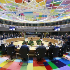 Vista general de los líderes de la Unión Europea (UE) reunidos durante el segundo día de la cumbre de primavera que se celebra en Bruselas.-OLIVIER HOSLET / EFE
