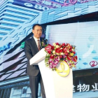 Wang Jianlin, presidente de Wanda, anuncia la compra de Legendary en Pekín.-