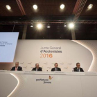 Aspecto de la mesa presidencial de la última junta de accionistas de Gas Natural.-ARCHIVO / RICARD FADRIQUE