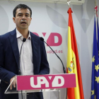 El candidato de UPyD a la Presidencia del Gobierno, Andrés Herzog, durante la rueda de prensa que ha ofrecido hoy para analizar el resultado de la votación del pleno del Parlamento de Cataluña-EFE