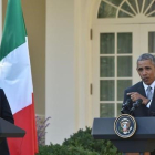 Barack Obama con Matteo Renzi en la conferencia de prensa conjunta en la Casa Blanca.-AFP / NICHOLAS KAMM