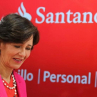 La presidenta del Santander, Ana Botín, durante una rueda de prensa en Madrid-JUAN MANUEL PRATS