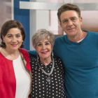 Luisa Martín, Concha Velasco y Juanjo Artero, en el programa de este sábado del programa de TVE-1 'Cine de barrio'.-