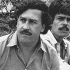 Pablo Escobar, junto a uno de sus compinches-