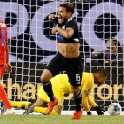 Jonathan Dos Santos celebra un gol con la camiseta de México.-DYLAN BUELL/ AFP