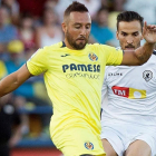 El centrocampista del Villarreal Santi Cazorla reaparece tras casi dos años lesionado durante el encuentro amistoso de pretemporada disputado frente al Hercules /-DOMENECH CASTELLO