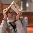 El médico de familia Enrique Gavilán, autor del libro ’Cuando ya no puedes más’ (Anaconda Editions).-MANU MITRU