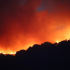 Incendio entre los municipios bercianos de Trabadelo y Barjas (León).-ICAL