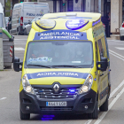 Ambulancia por las calles de Soria en una imagen de archivo.  MARIO TEJEDOR