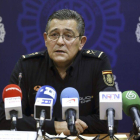 El jefe superior de Policía, Alfonso José Fernández Díez, durante la rueda de prensa ofrecida esta tarde.-Foto: EFE