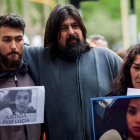 Los padres de Lucía Pérez, Guillermo Pérez (c) y Marta Montero (d), durante una marcha en Mar del Plata (Argentina) en repudio al asesinato de su hija en esta localidad costera.-Diego Izquierdo / EFE