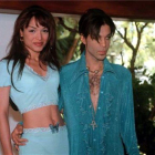 Prince, que en aquel momento se hacía llamar 'The Artist' en Marbella con Mayte García, en el año 1998.-ARCHIVO