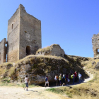 Turistas en el castillo de Calatañazor.-ÁLVARO MARTÍNEZ