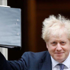 Boris Johnson, ayer al salir de Downing Street.-TOLGA AKMEN AFP
